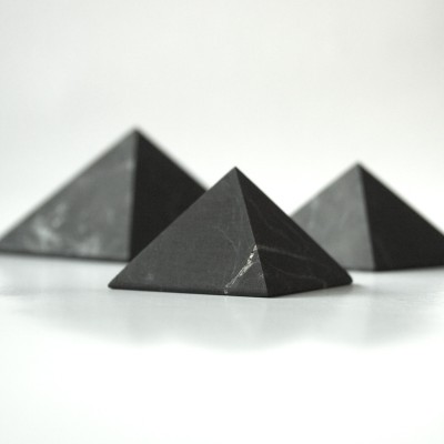 Šungitová pyramida 6,5 x 6,5 cm